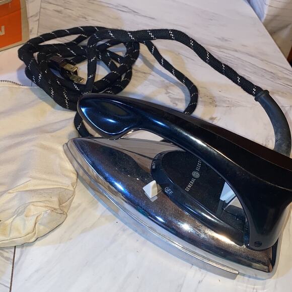 GE Travel Spray Steam & Dry Vintage Iron F47 - Picture 8 of 14